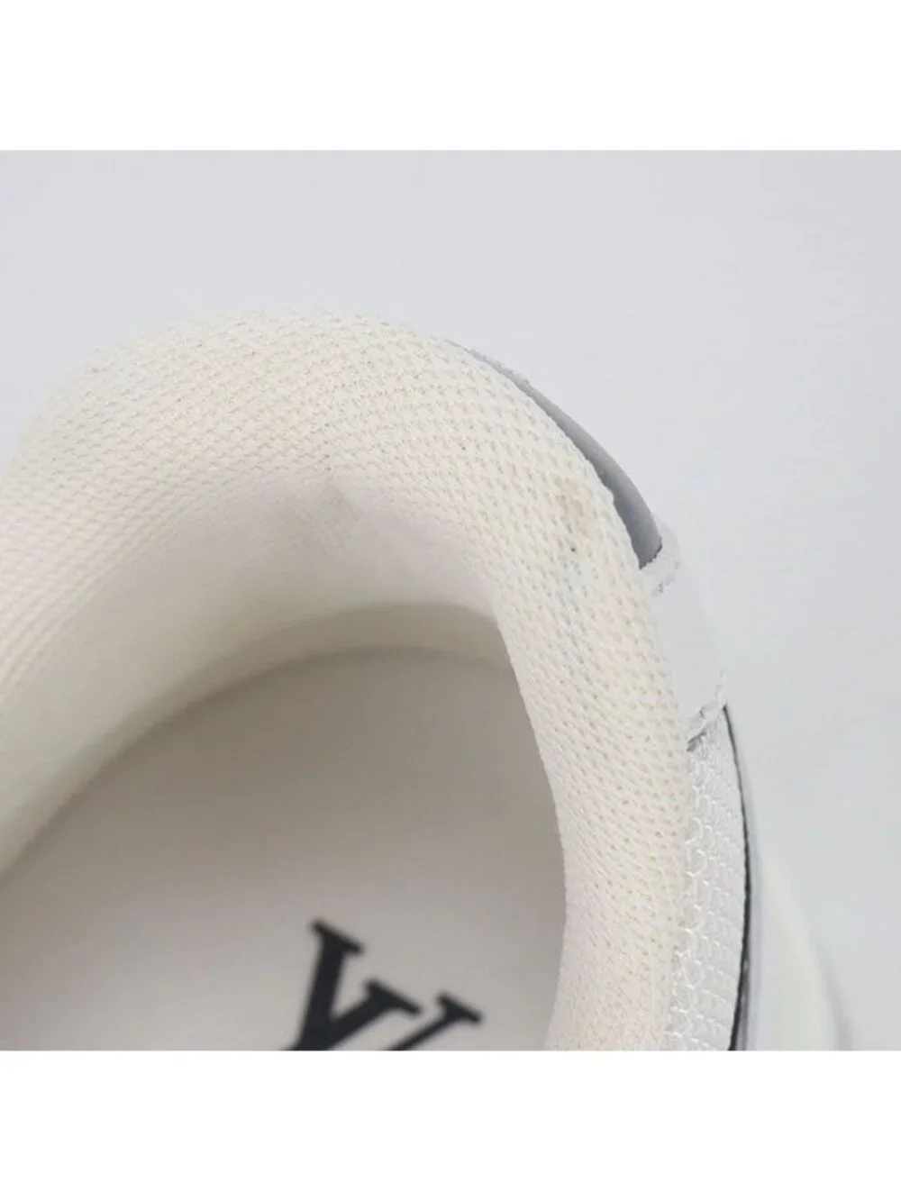 Louis Vuitton Low Cut Run Away Sneakers Leather - Picture 10 of 10